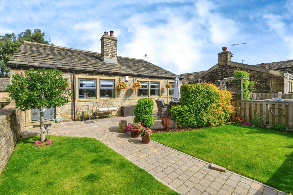 Additional property image - Beacon Road, Bradford, BD6