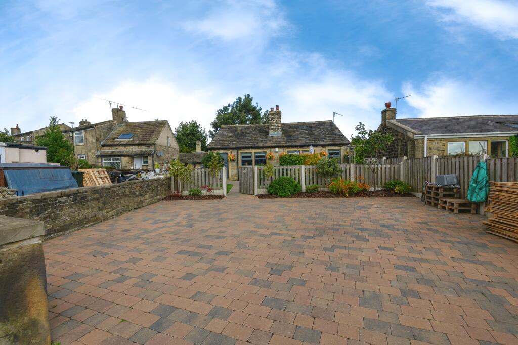 Additional property image - Beacon Road, Bradford, BD6