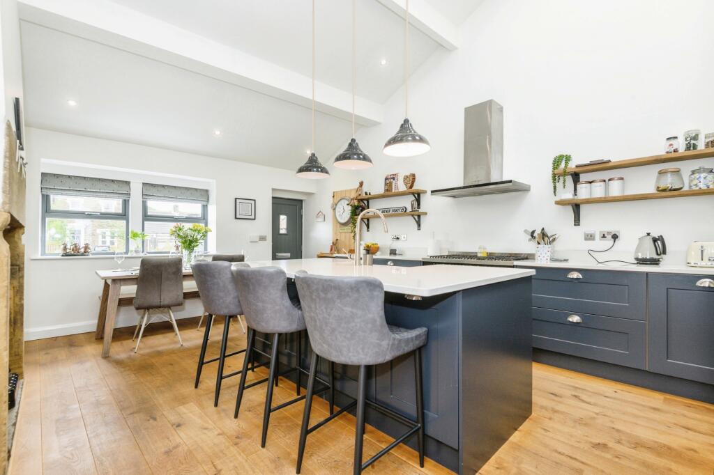 Additional property image - Beacon Road, Bradford, BD6