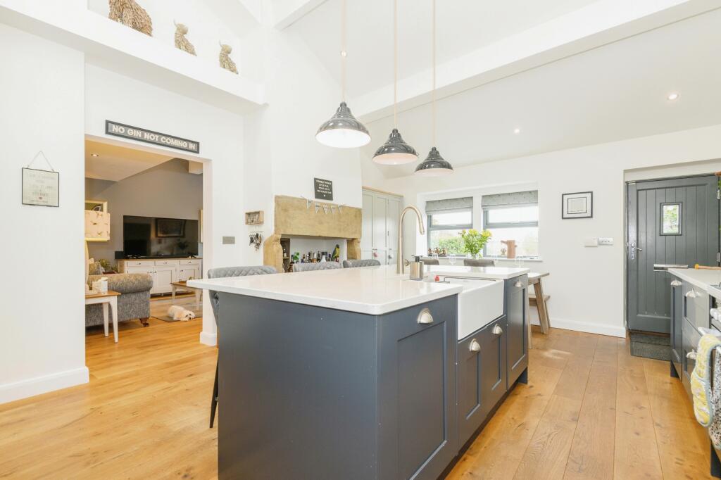 Additional property image - Beacon Road, Bradford, BD6
