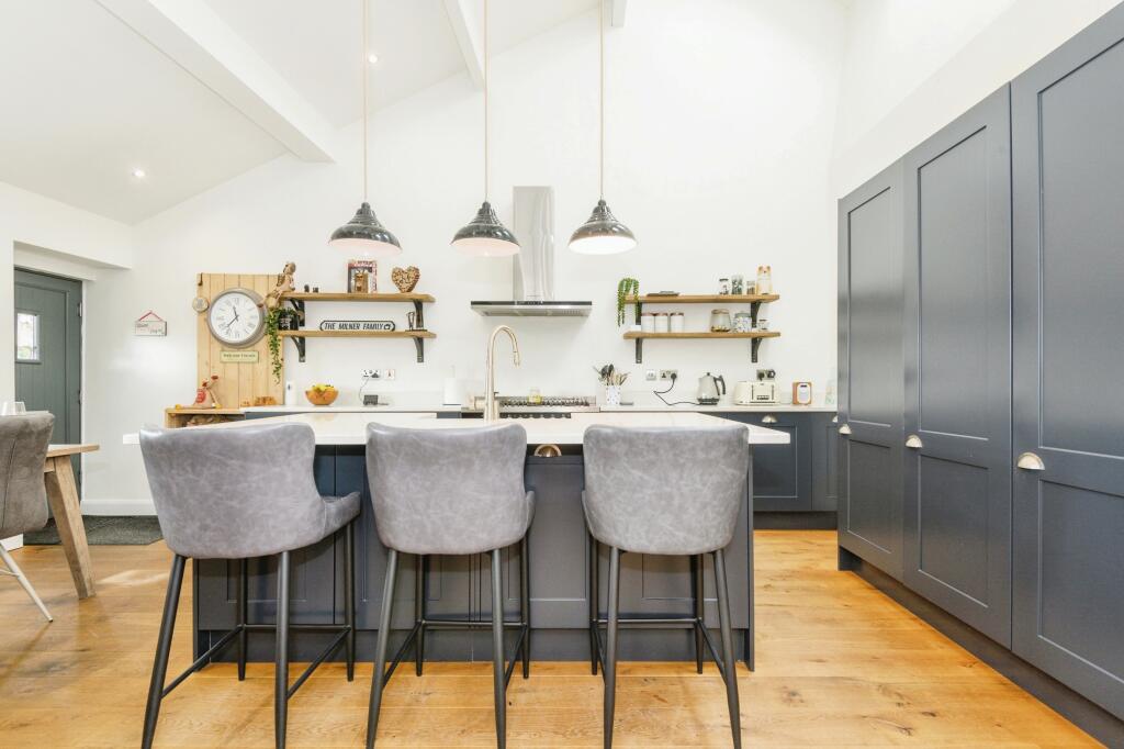 Additional property image - Beacon Road, Bradford, BD6