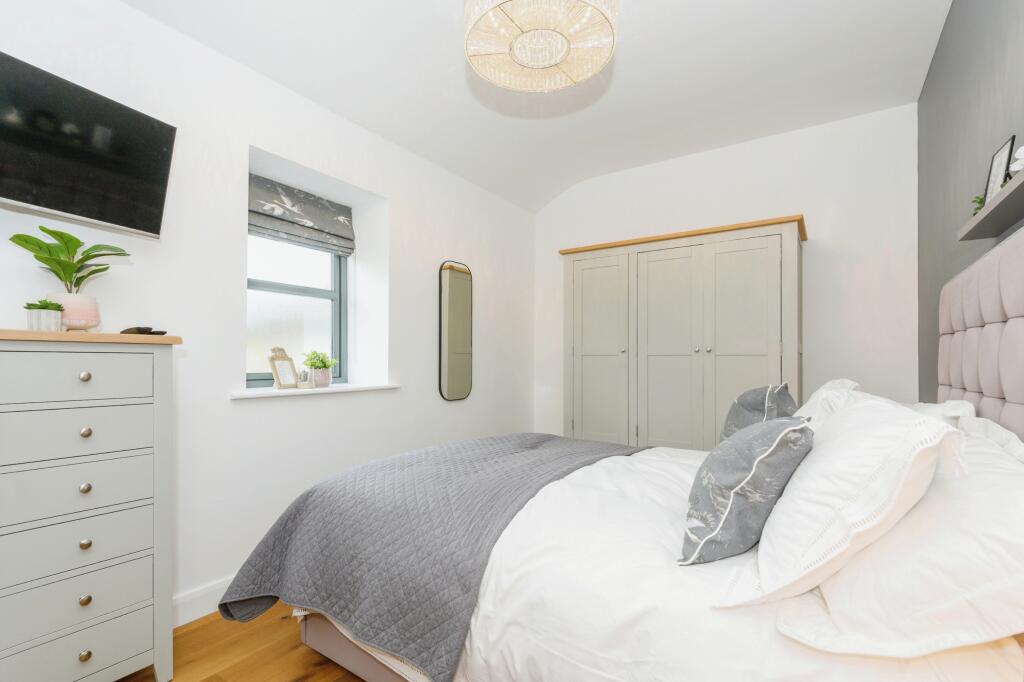 Additional property image - Beacon Road, Bradford, BD6