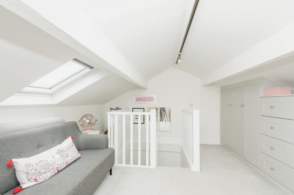 Additional property image - Beacon Road, Bradford, BD6