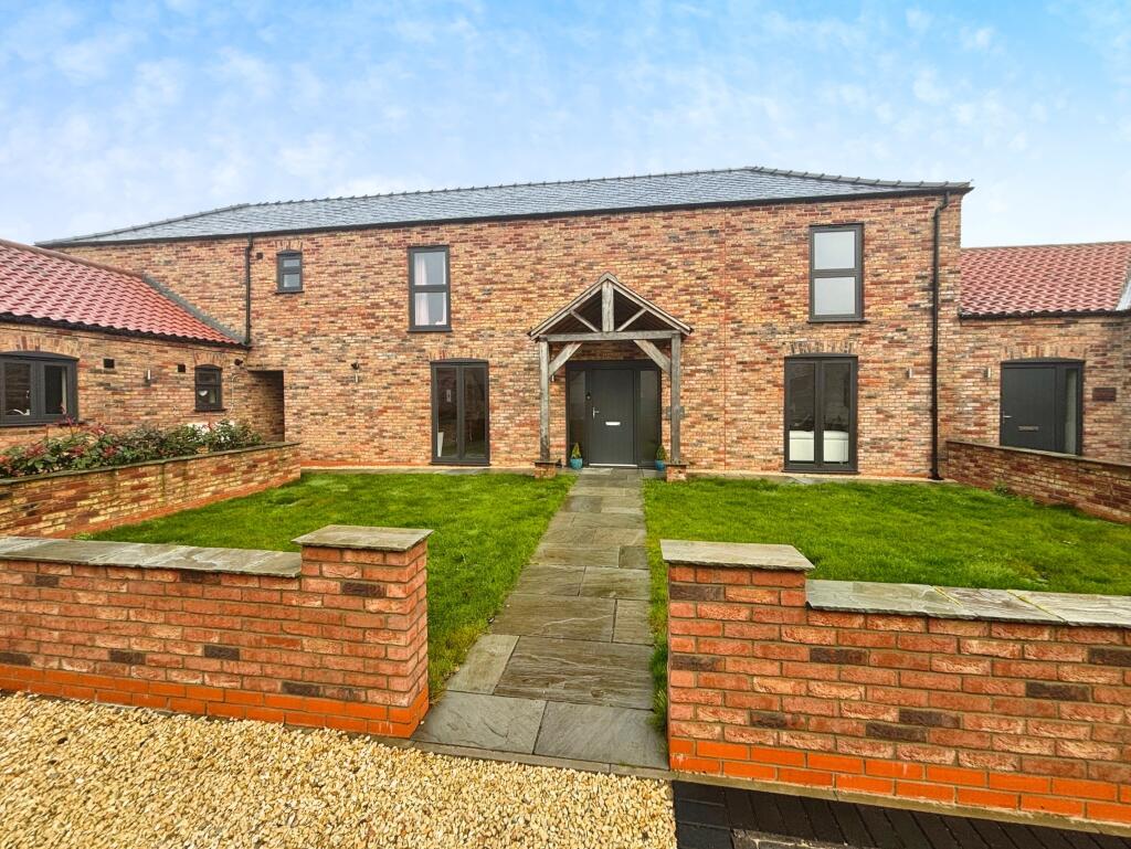 4 bedroom terraced house for sale in Corner Farm Close, Middle Rasen, LN8