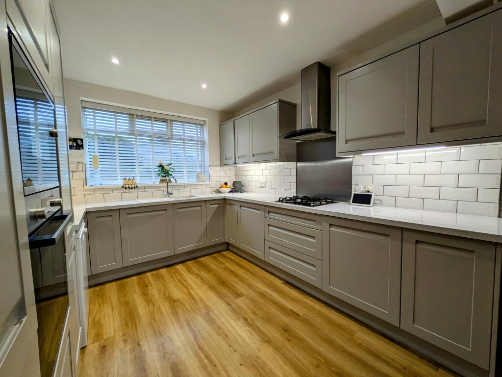 Additional property image - Reevy Drive, Bradford, BD6