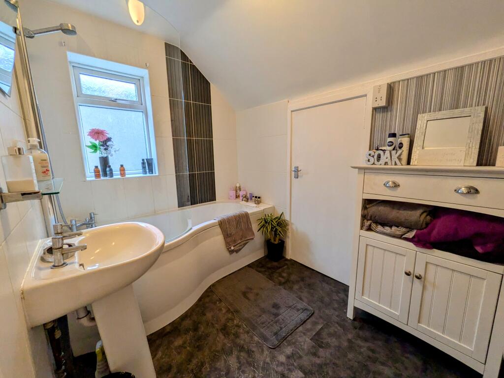 Additional property image - Reevy Drive, Bradford, BD6