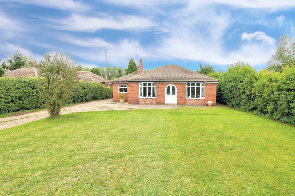 3 bedroom detached bungalow for sale in Bawtry Road, Worksop, S81