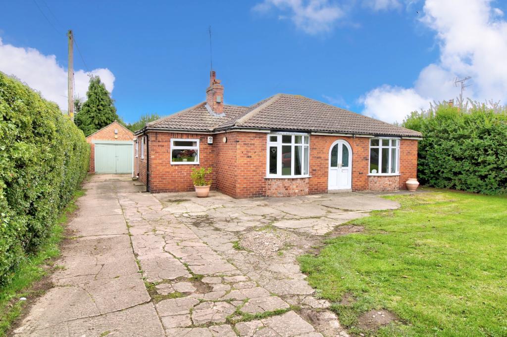 3 bedroom detached bungalow for sale in Bawtry Road, Worksop, S81