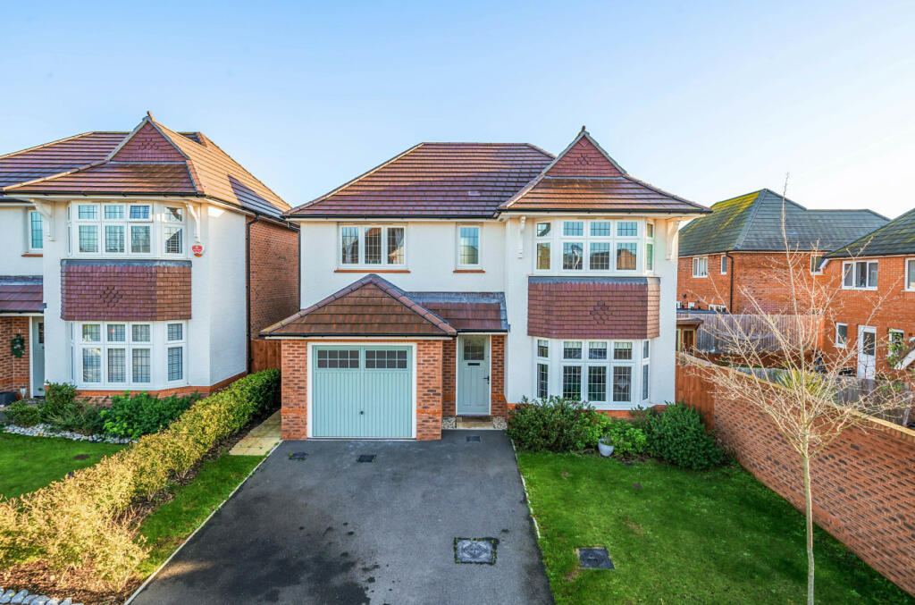 3 bedroom detached house for sale in Avocet Place, Dawlish, Devon, EX7