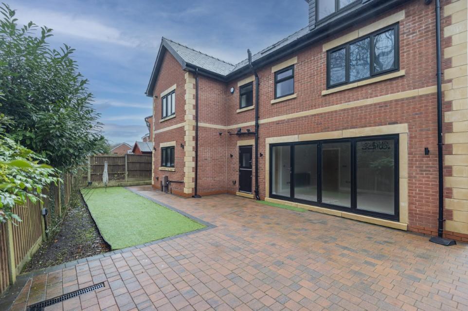 6 bedroom detached house for sale in Easedale Road, Heaton, Bolton, BL1