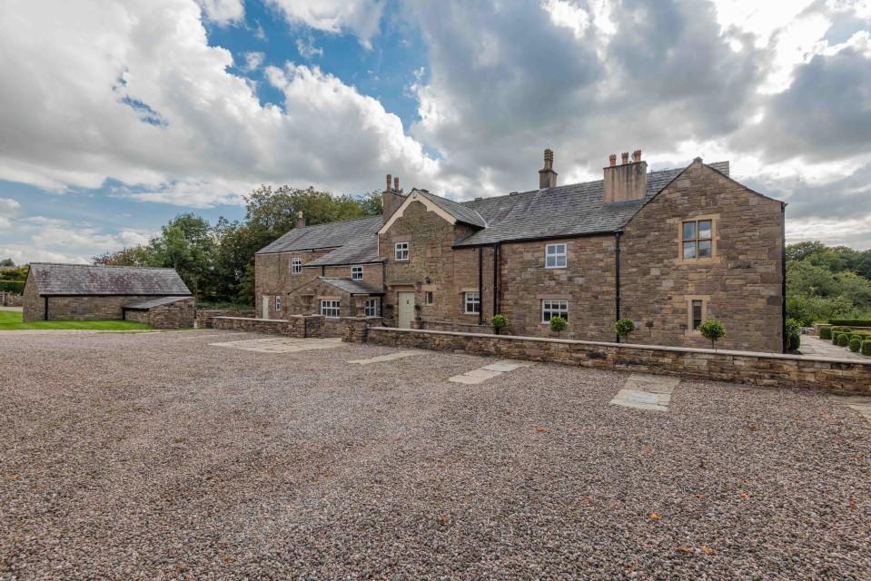 6 bedroom farm house for sale in Old Hall Farm, Old Hall Lane, Heaton