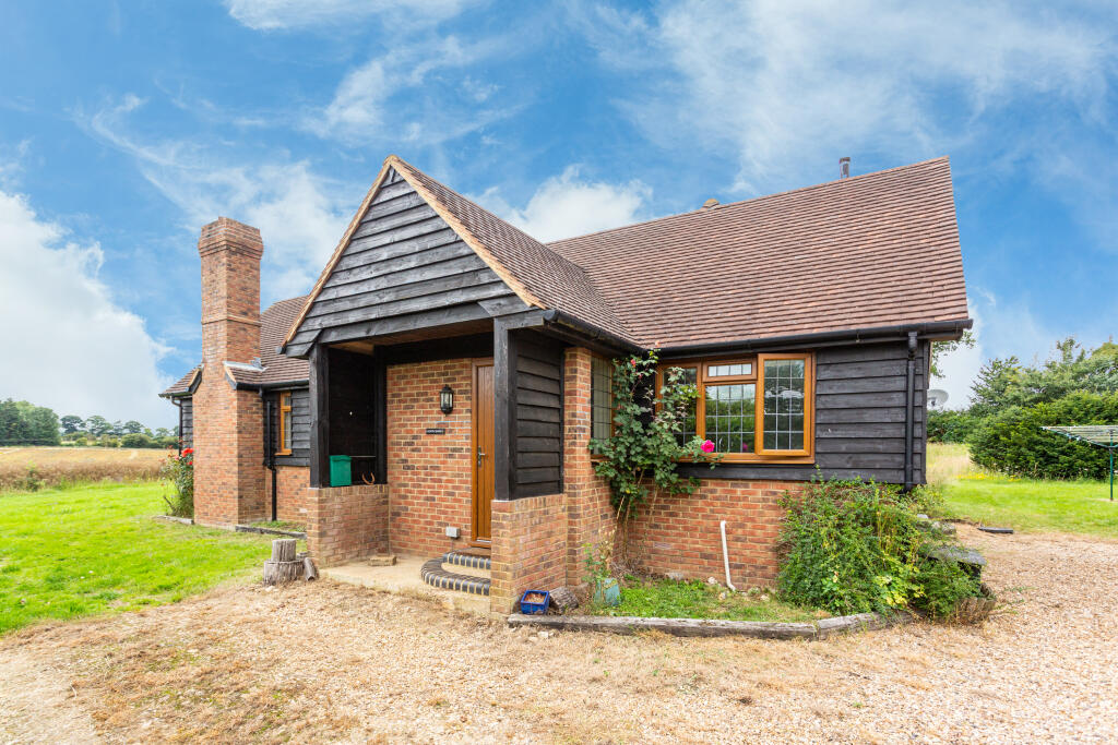 3 bedroom cottage for rent in Hemel Hempstead Road, Redbourn, St