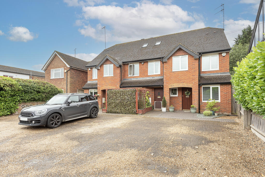 Main image of property: Luton Road, Harpenden, Hertfordshire, AL5