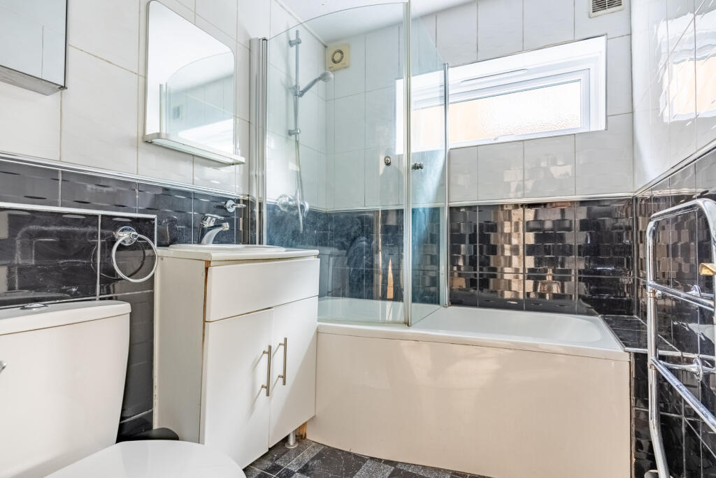 Additional property image - Milton Road, Harpenden, Hertfordshire, AL5