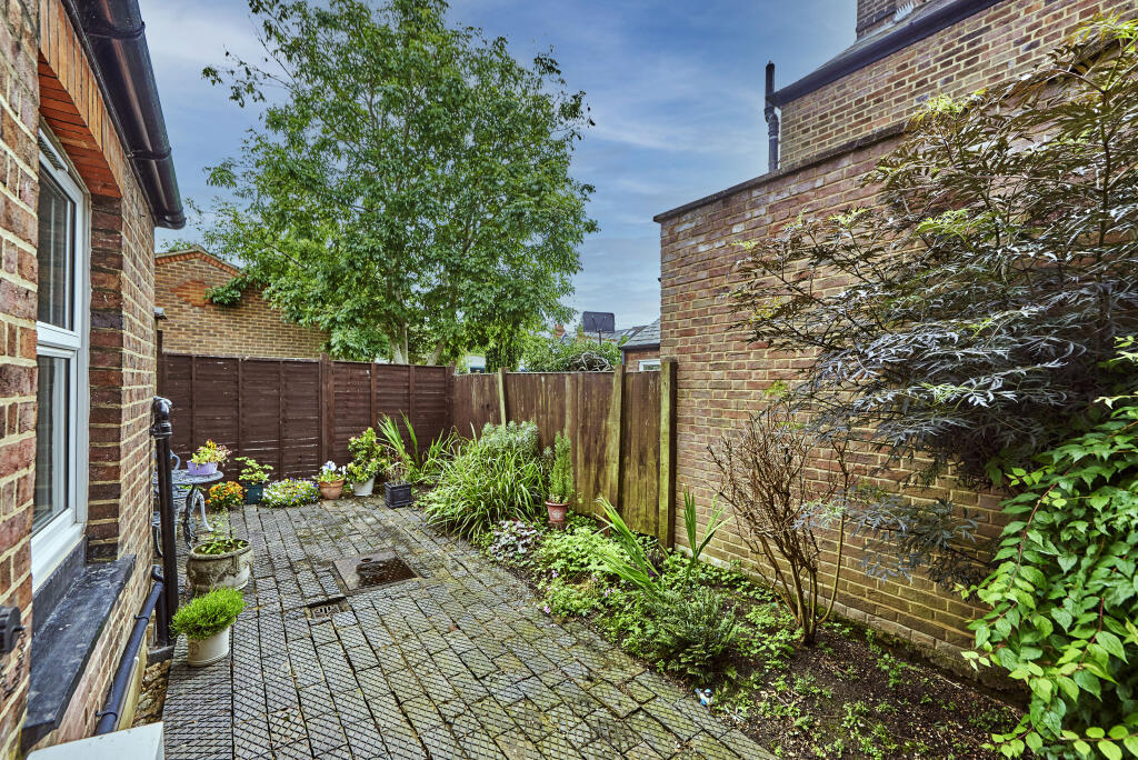 Additional property image - Cowper Road, Harpenden, Hertfordshire, AL5