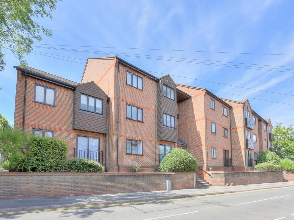 Main image of property: Flat 1 Chatsworth Court, Stanhope Road, St Albans, Herts, AL1