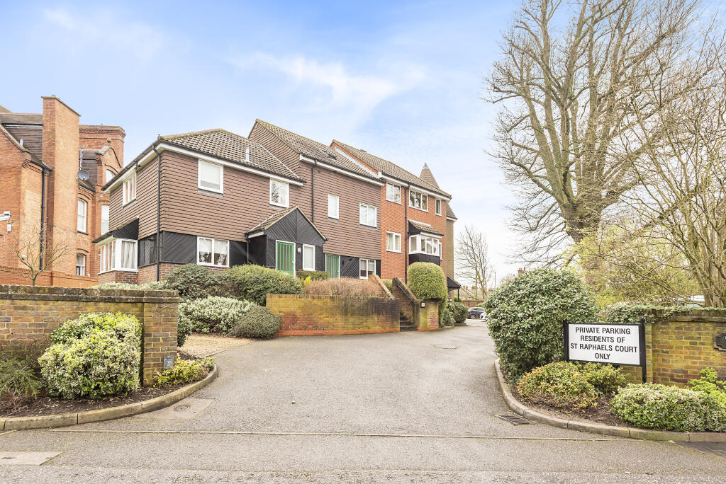 1 bedroom apartment for rent in St Raphaels Court, Avenue Road, St