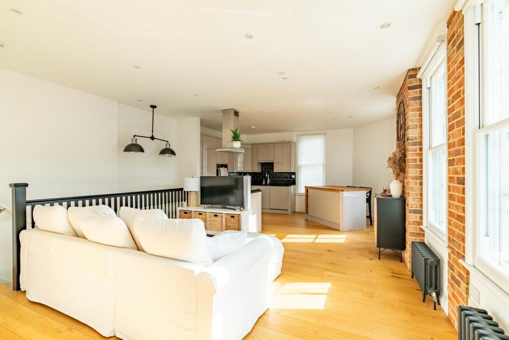 Additional property image - Sovereign Way, St. Albans, Hertfordshire, AL3