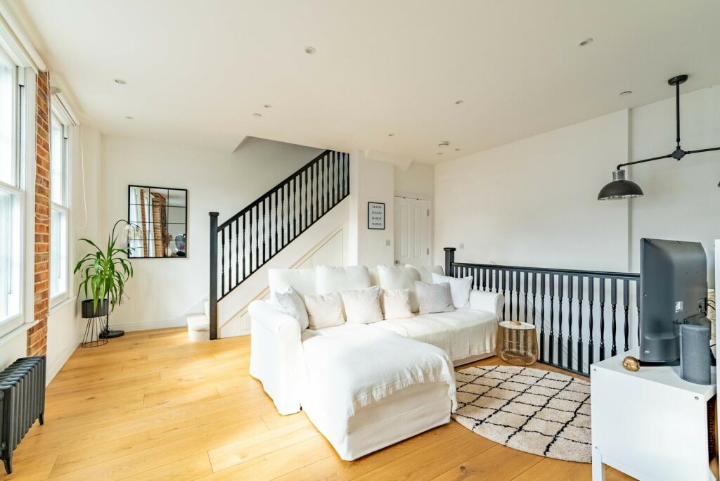 Additional property image - Sovereign Way, St. Albans, Hertfordshire, AL3