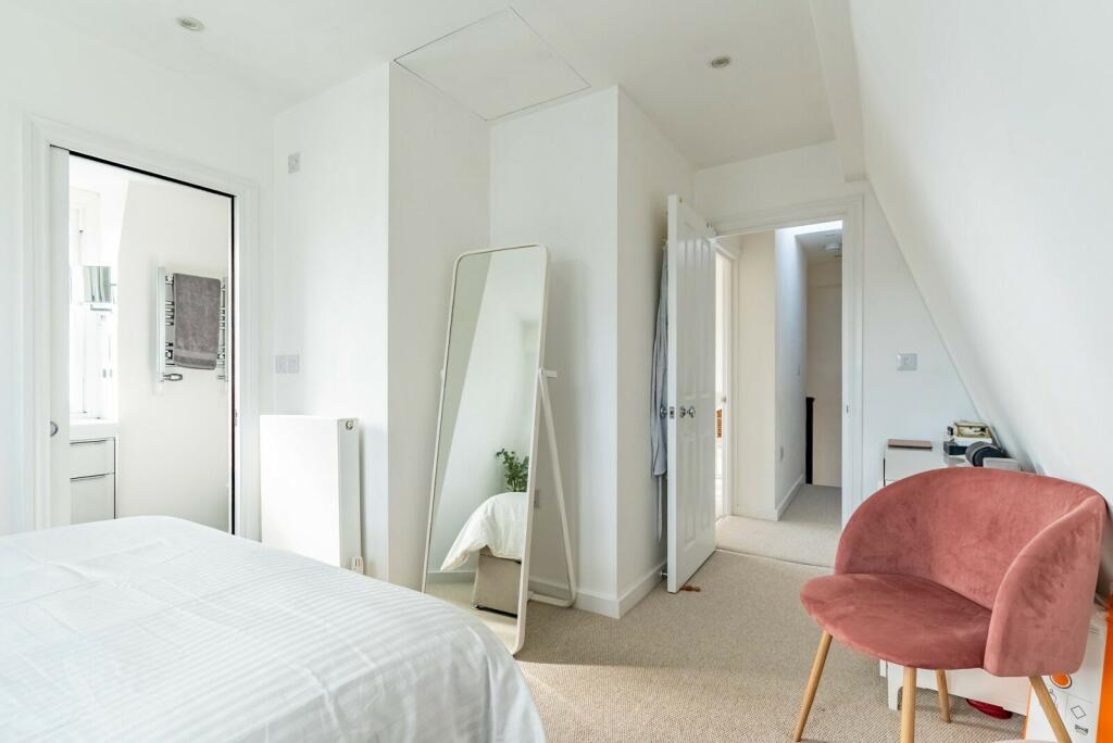 Additional property image - Sovereign Way, St. Albans, Hertfordshire, AL3