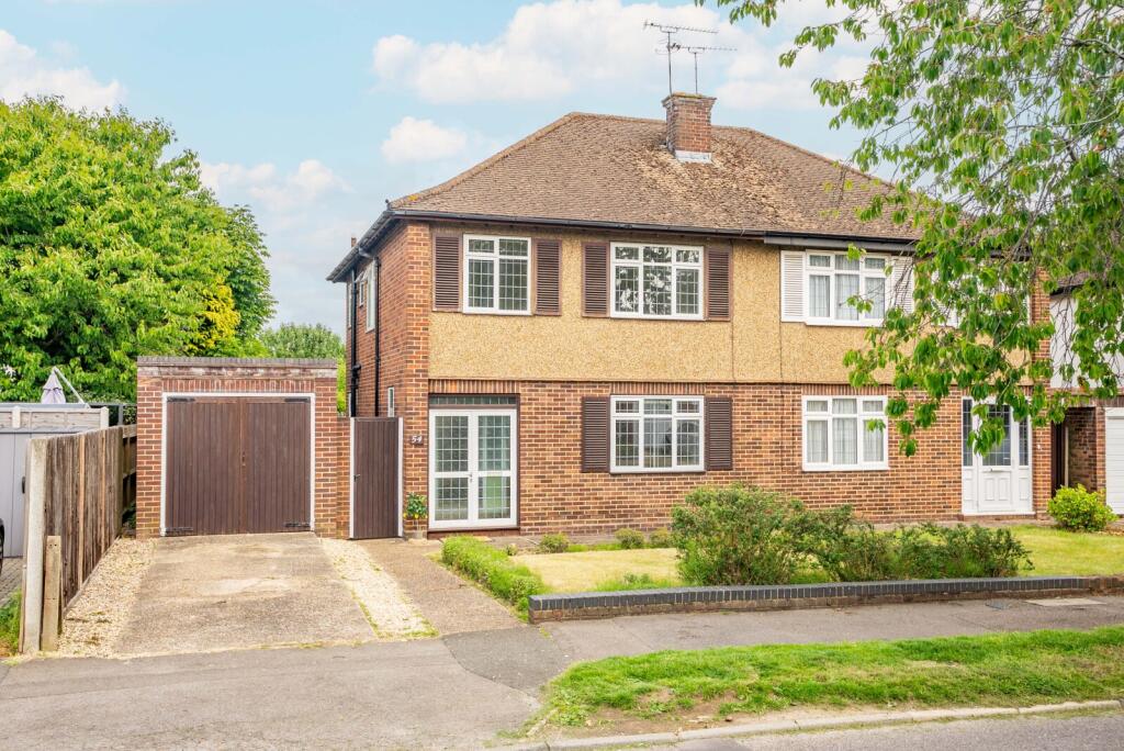 Main image of property: Barnfield Road, St. Albans, Hertfordshire, AL4