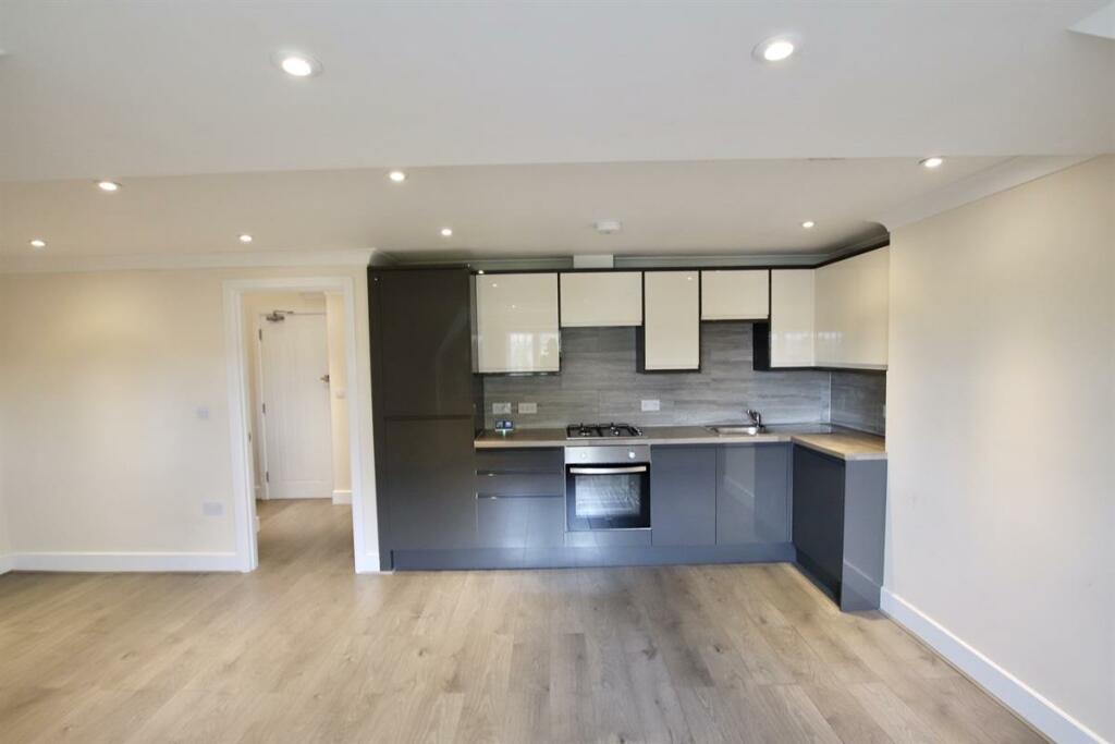 Main image of property: 2 Bedroom Flat | The Avenue | Available 1st September 2024