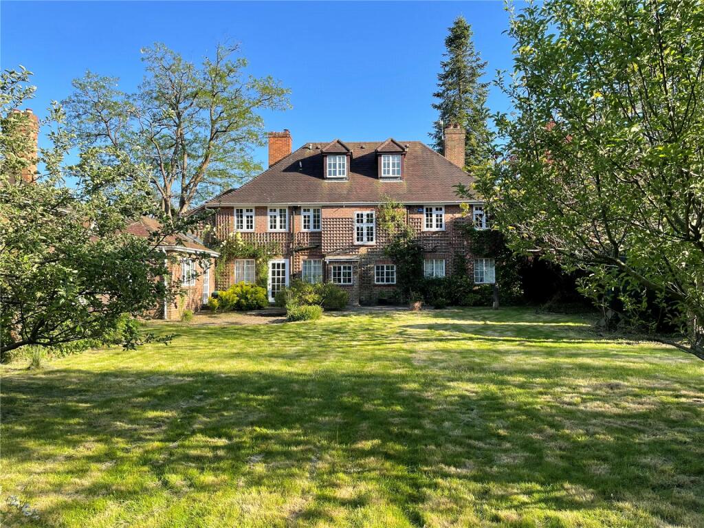 6 bedroom detached house for sale in Belbroughton Road, Central North