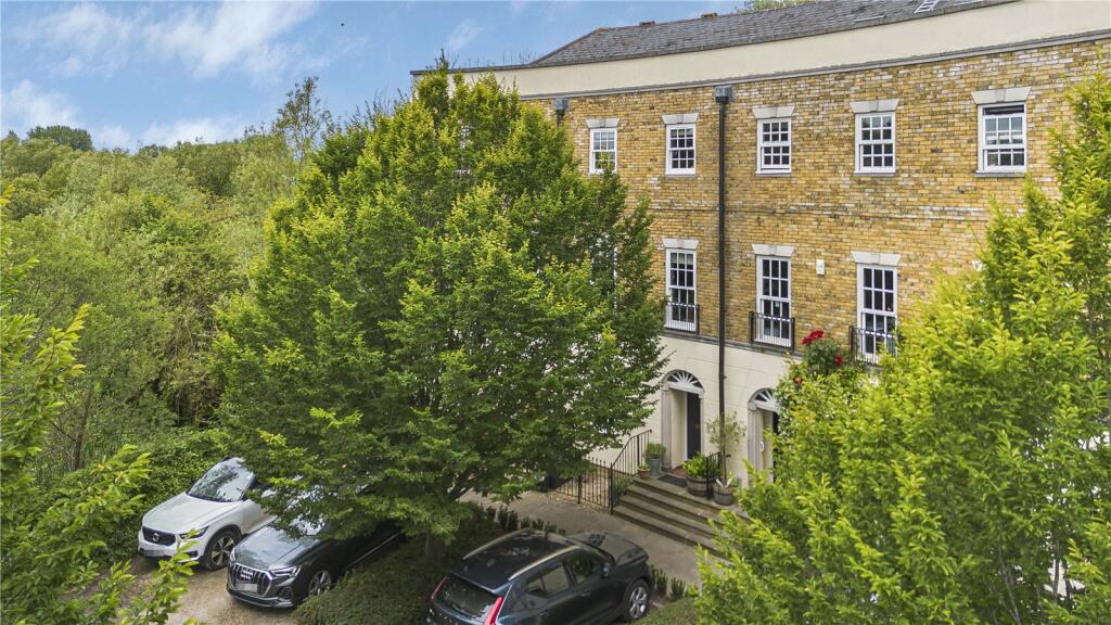 Main image of property: The Crescent, Rutherway, Waterside