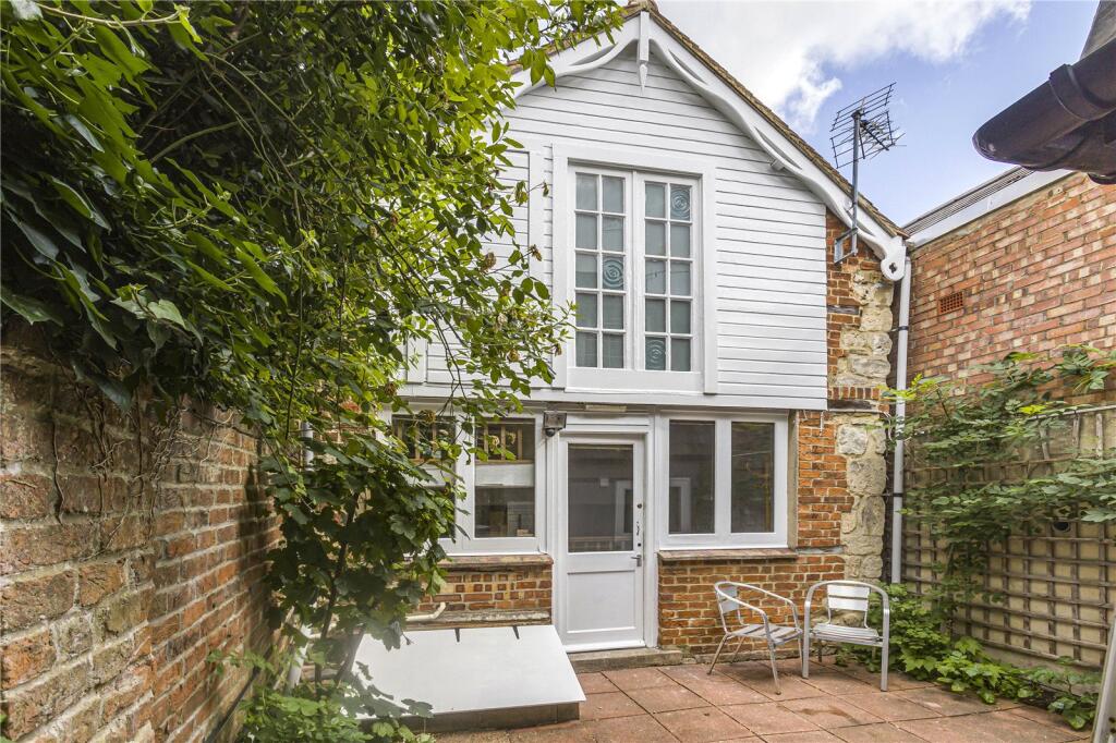 Main image of property: North Parade Avenue, Central North Oxford, OX2