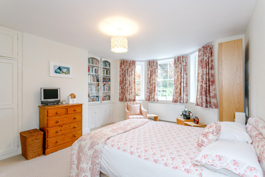 6 bedroom semidetached house for sale in Leckford Road, Central North