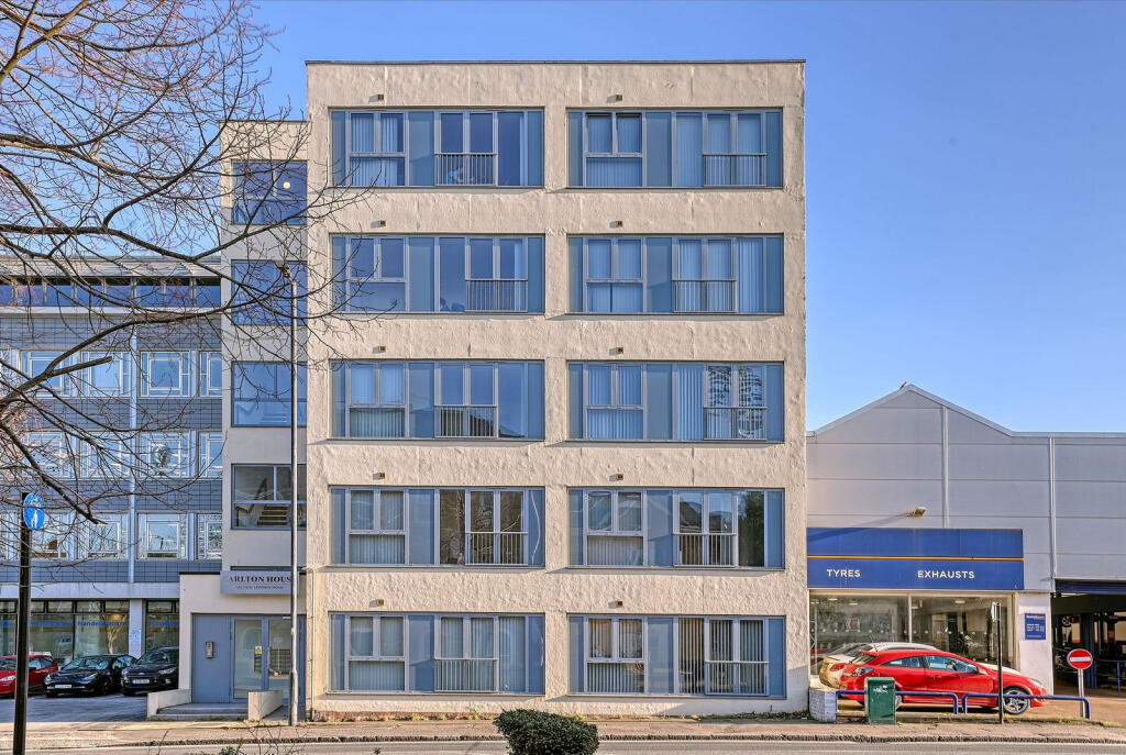 Main image of property: Carlton House, 101 New London Road, Chelmsford, CM2