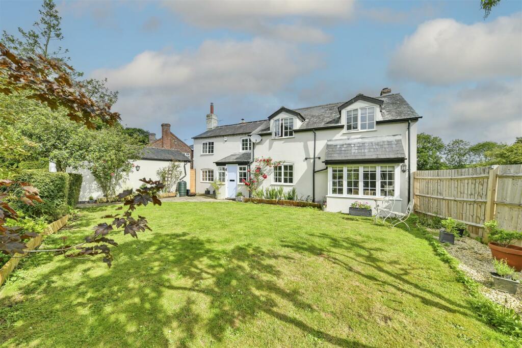 4 Bedroom Detached House For Sale In Park Corner, Nettlebed, Henley-On ...