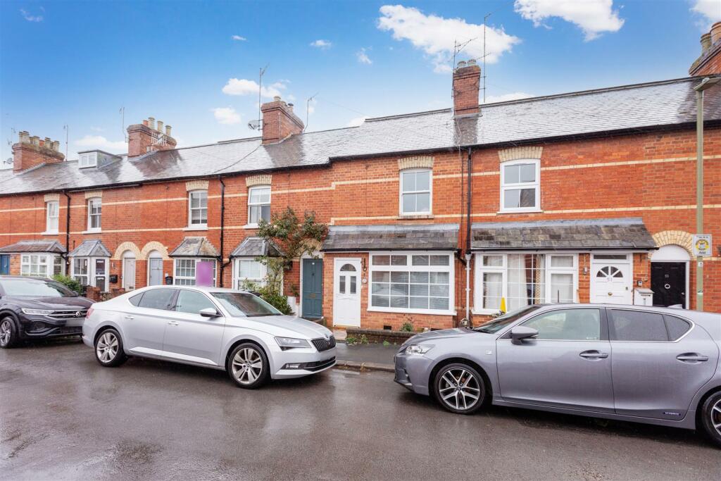 2 bedroom terraced house for sale in Park Road, HenleyonThames, RG9