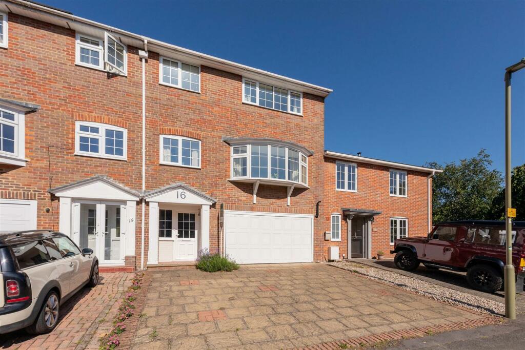3 bedroom town house for sale in Ravenscroft Road, HenleyOnThames, RG9