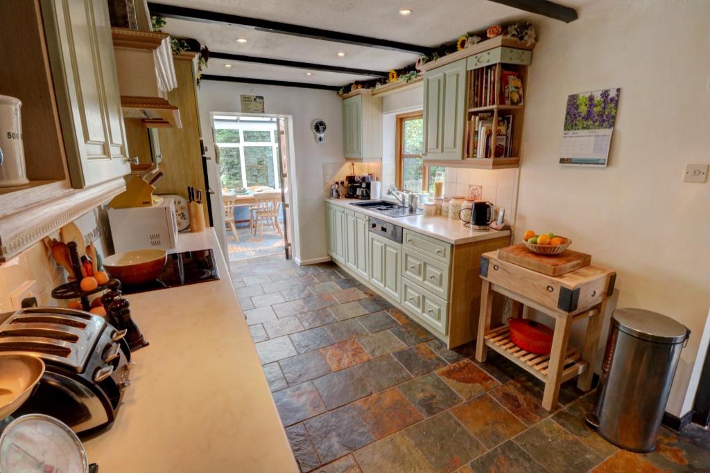 3 bedroom detached house for sale in The Thatch, Crowle Green, Crowle