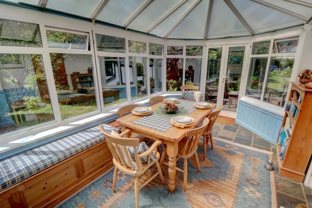 3 bedroom detached house for sale in The Thatch, Crowle Green, Crowle