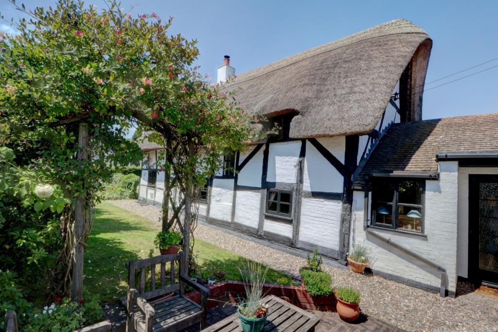 3 bedroom detached house for sale in The Thatch, Crowle Green, Crowle