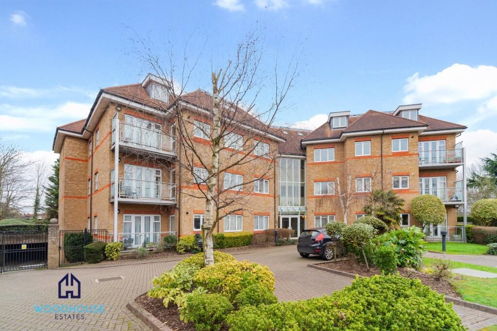 Main image of property: Etchingham Park Road, London, N3