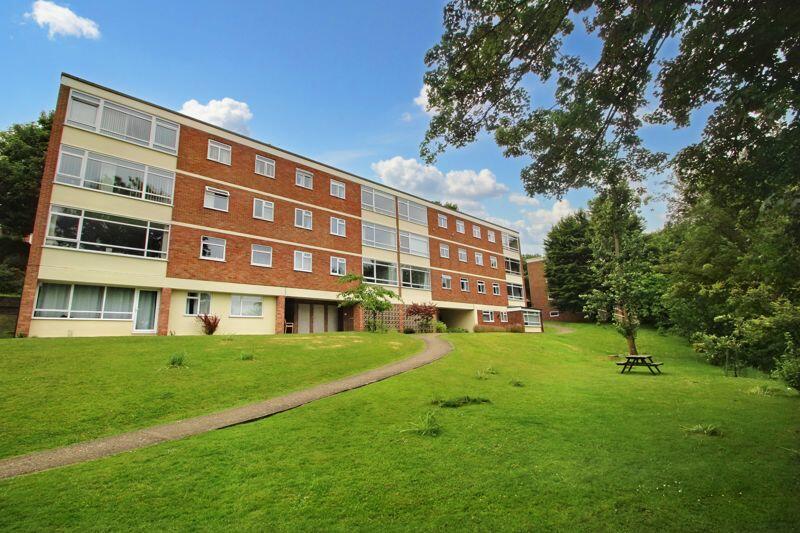 2 bedroom flat for sale in Green Hill Gate, High HP13