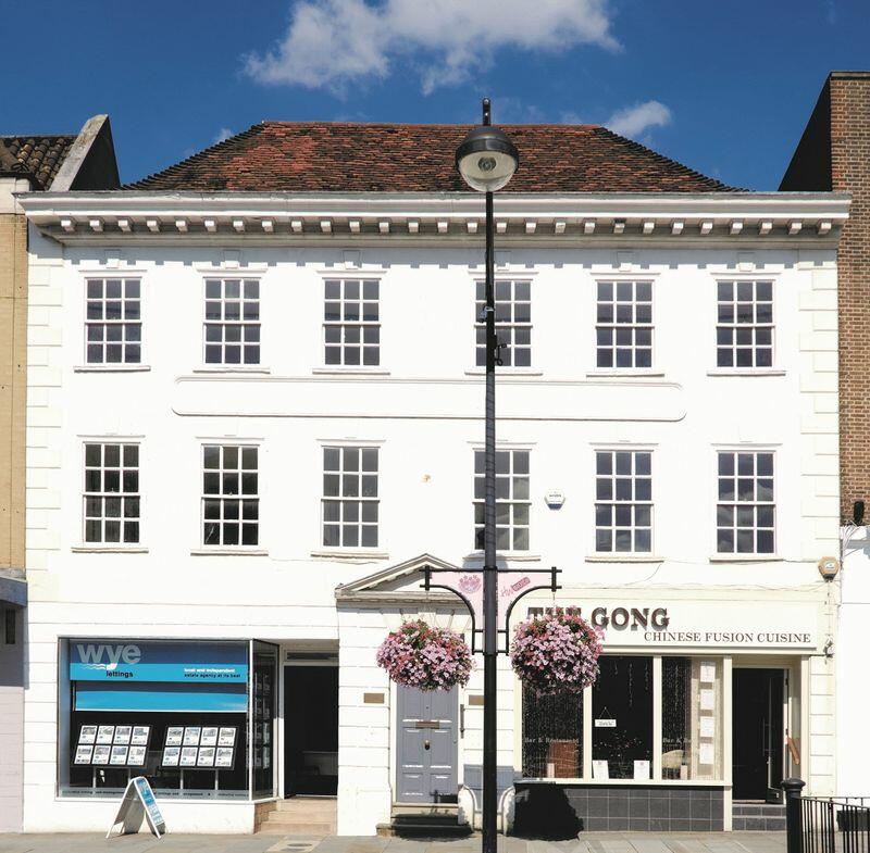 2 bedroom flat for rent in 21b High Street, High HP11