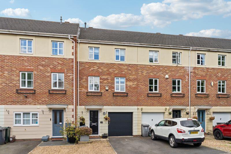 3 bedroom terraced house for sale in High CulDeSac Location