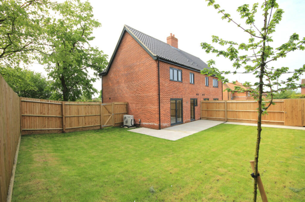 2 bedroom semidetached house for sale in Greenway Lane, Fakenham, NR21