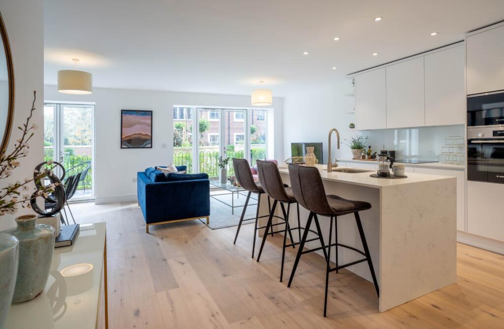 Main image of property: Whetstone Square, 1060-1072 High Road, London, N20
