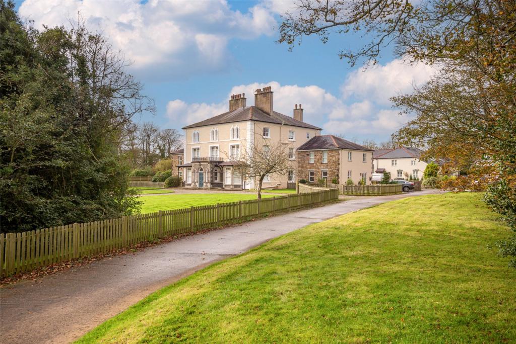 2 bedroom apartment for sale in Llangefni, Isle of Anglesey, LL77