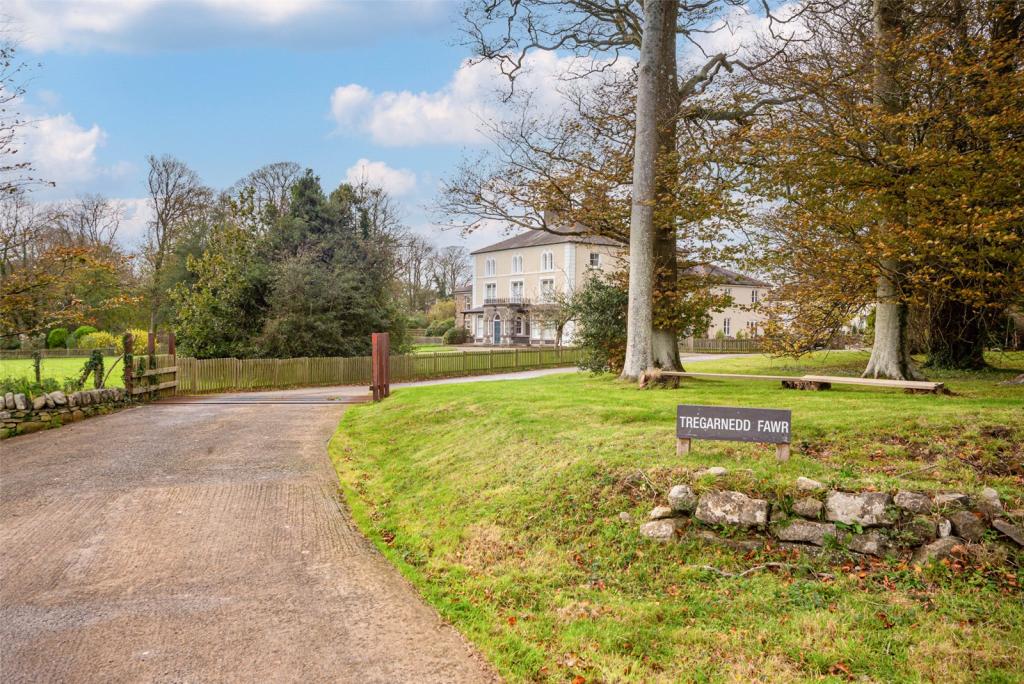 2 bedroom apartment for sale in Llangefni, Isle of Anglesey, LL77