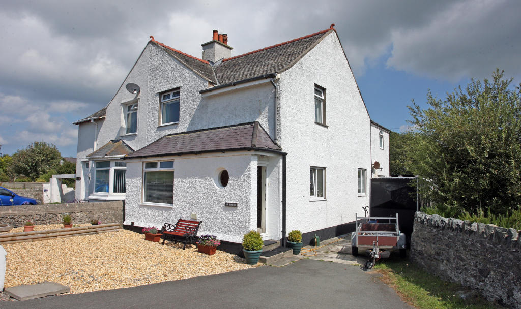 3 bedroom semidetached house for sale in Caergeiliog, Holyhead