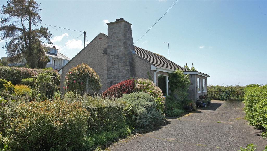 3 bedroom bungalow for sale in Gwalchmai, Holyhead, Isle of Anglesey, LL65