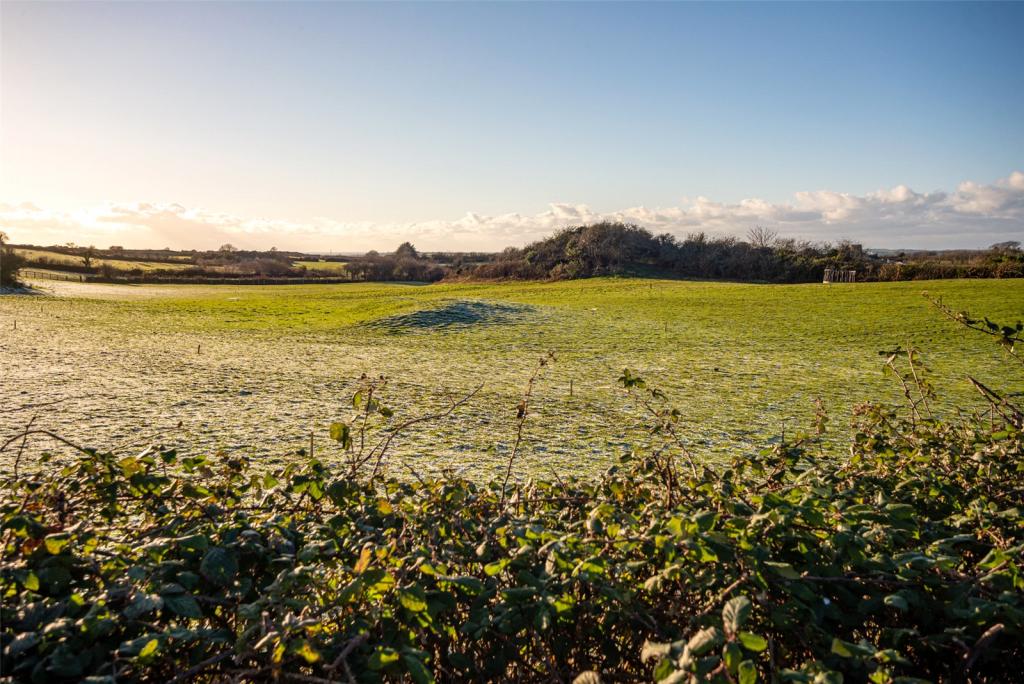 3 bedroom bungalow for sale in Gwalchmai, Holyhead, Isle of Anglesey, LL65