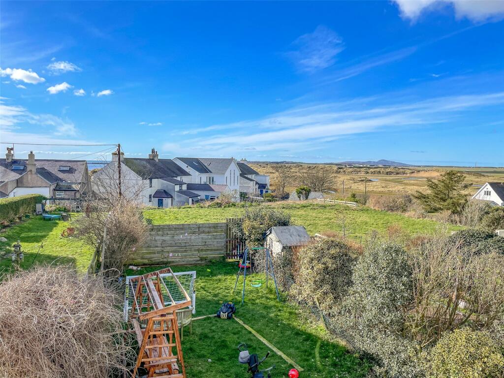 3 bedroom terraced house for sale in Crigyll Road, Rhosneigr, Crigyll