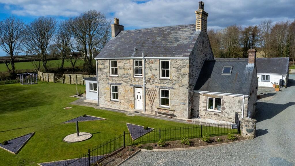 11 bedroom detached house for sale in Llangaffo, Gaerwen, Isle of